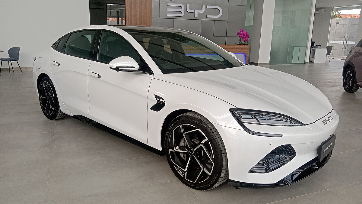 2024 BYD Seal Performance AWD in Aurora White front three-quarter view