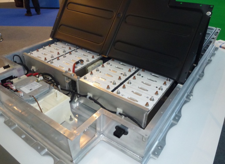 Lithium-ion EV battery pack for electric vehicle servicing