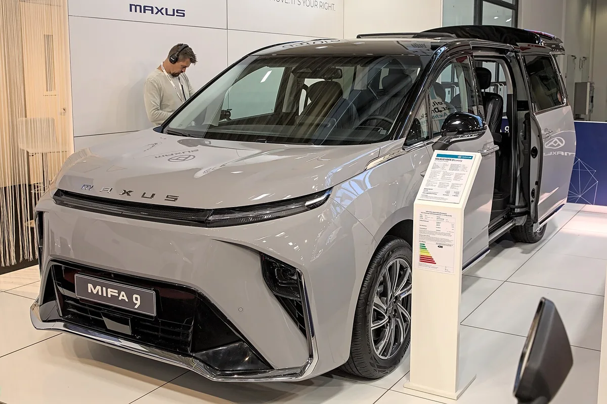 Maxus MIFA 9 electric MPV exterior