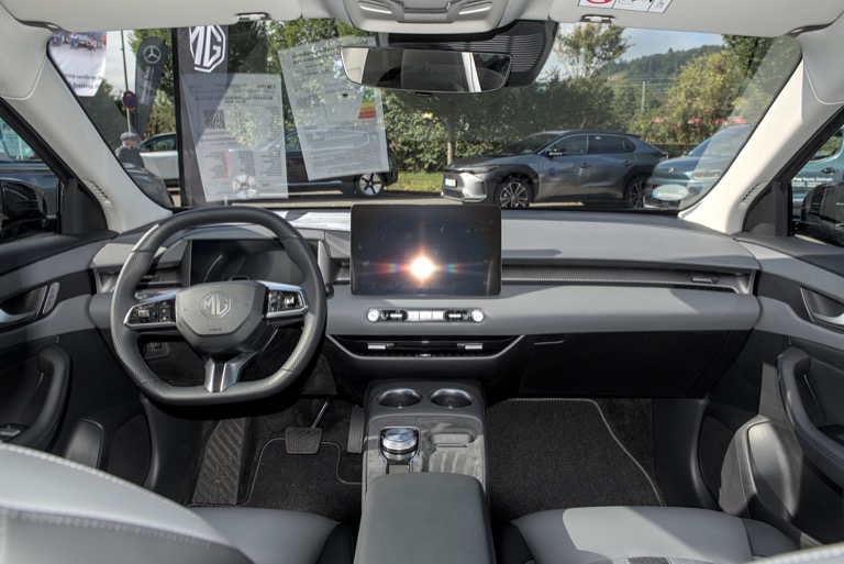 MG S5 EV exterior side profile view autoMOBIL Tübingen 2025