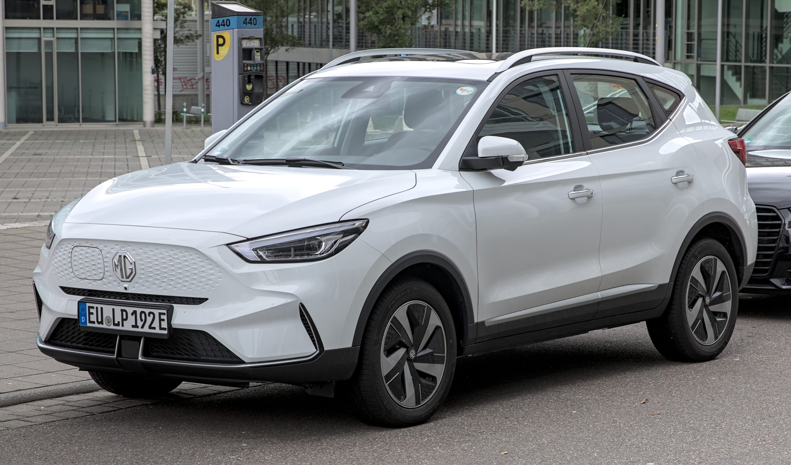 MG ZS EV facelift exterior view 2026 Battery