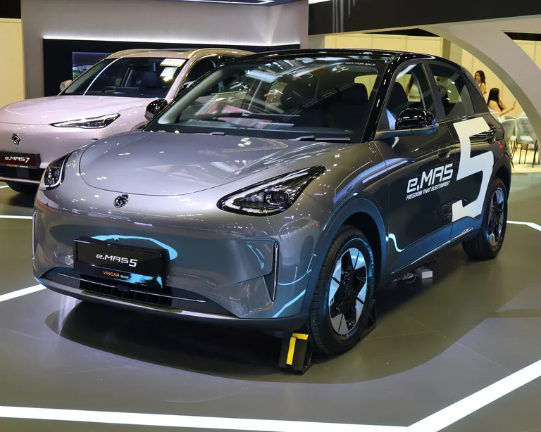 Proton eMAS 5 pandangan hadapan showcar Singapore 2026