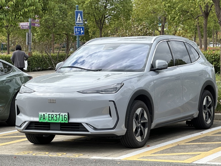 Proton e.MAS 7 (Geely Galaxy E5) front three-quarter exterior view