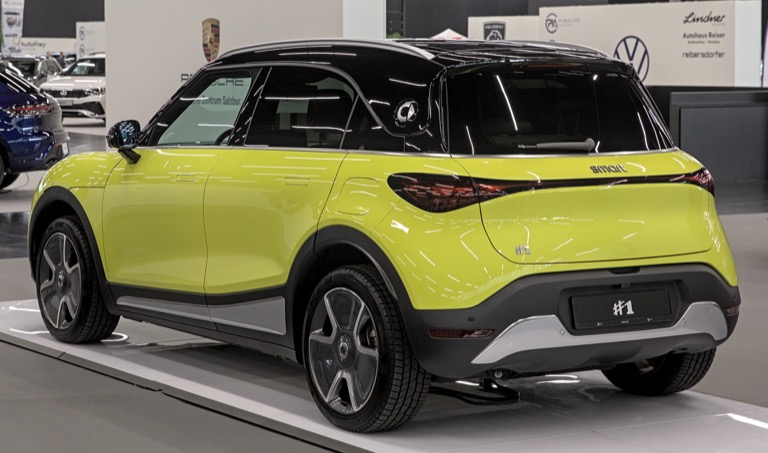 Smart #1 yellow at Automesse Salzburg showing sporty dynamic stance