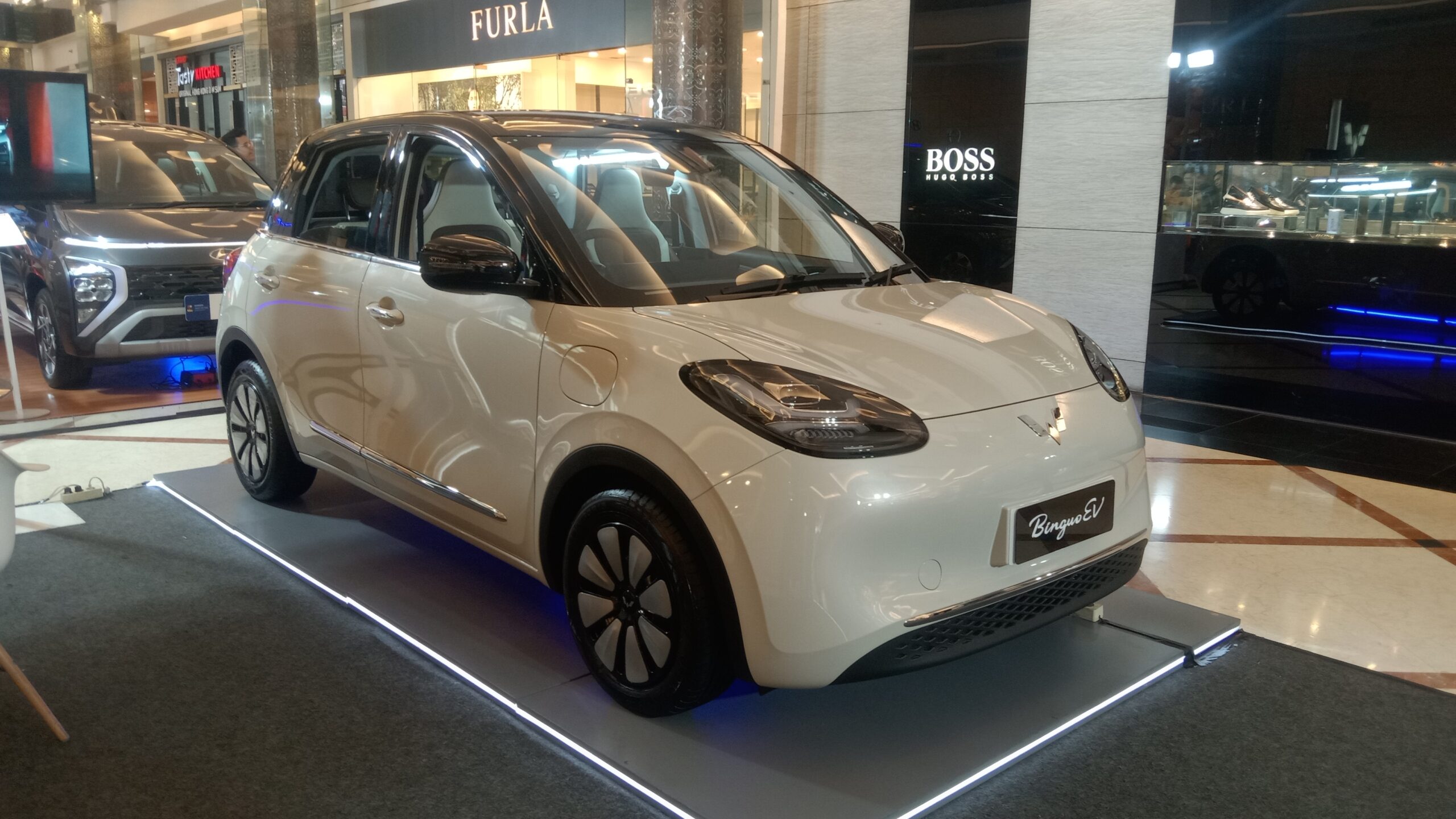 Wuling Bingo EV front exterior view Indonesia 2024