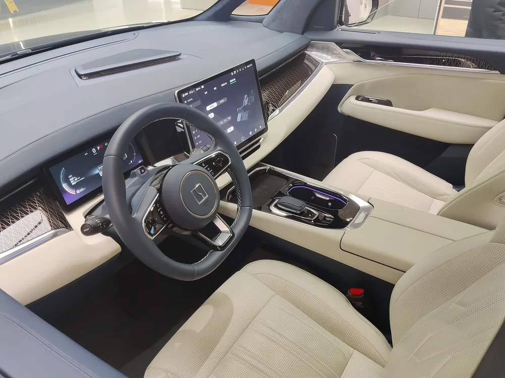 ZEEKR 009 luxury electric MPV rear styling detail