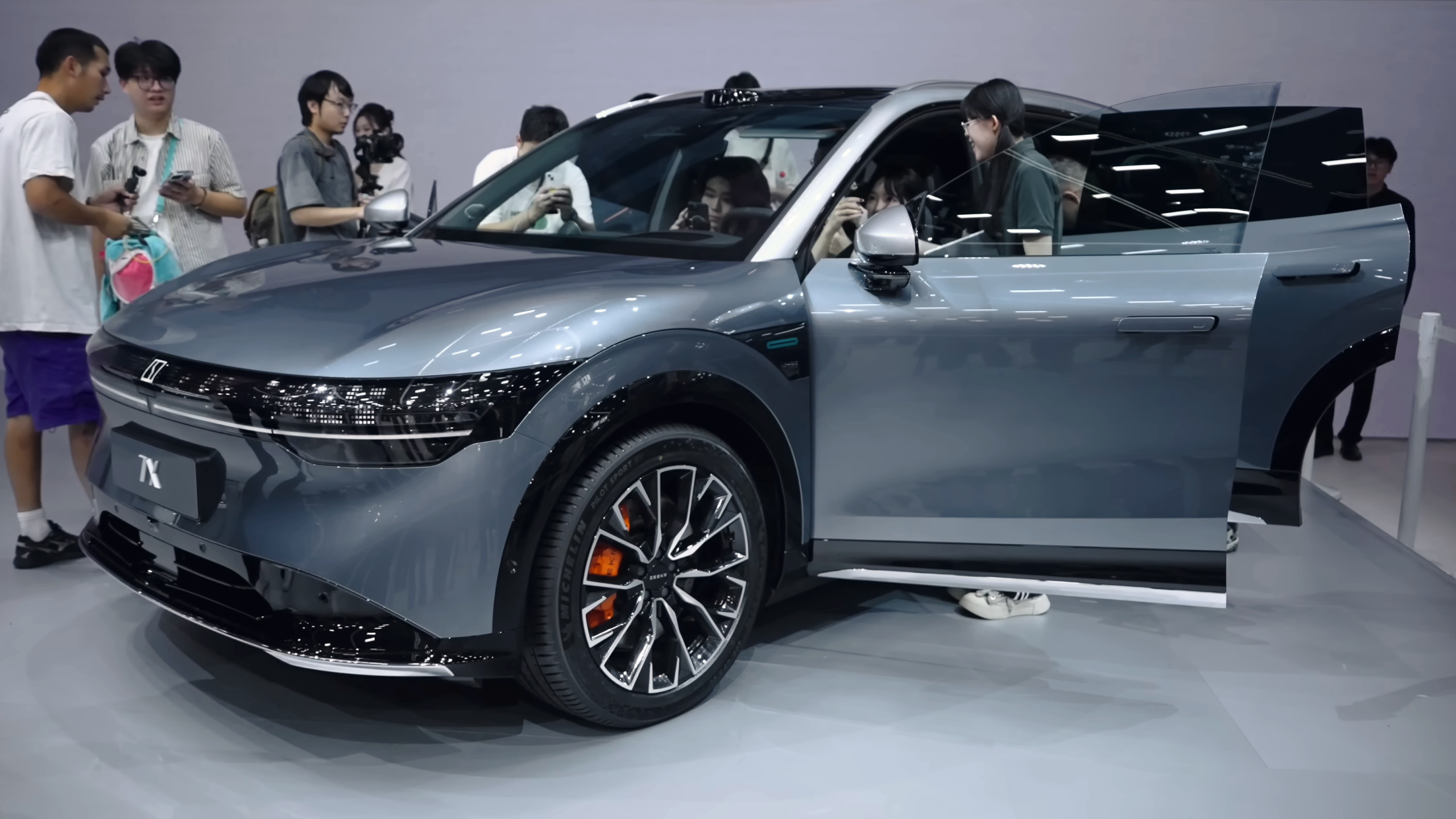 Zeekr 7X front exterior view at Chengdu Motor Show 2024