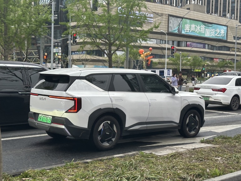 Kia EV5 compact electric SUV exterior side profile 2024