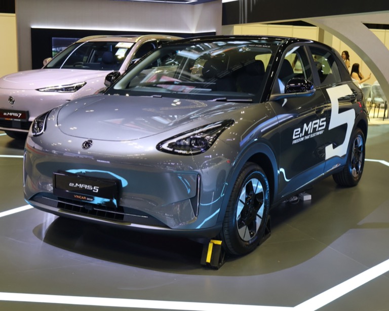 Proton eMAS 5 front three-quarter view at Singapore Motorshow 2026